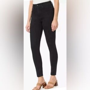 NWOT CURVE APPEAL High Rise Minimalist
Jeggings Skinny Stretch Black Jeans